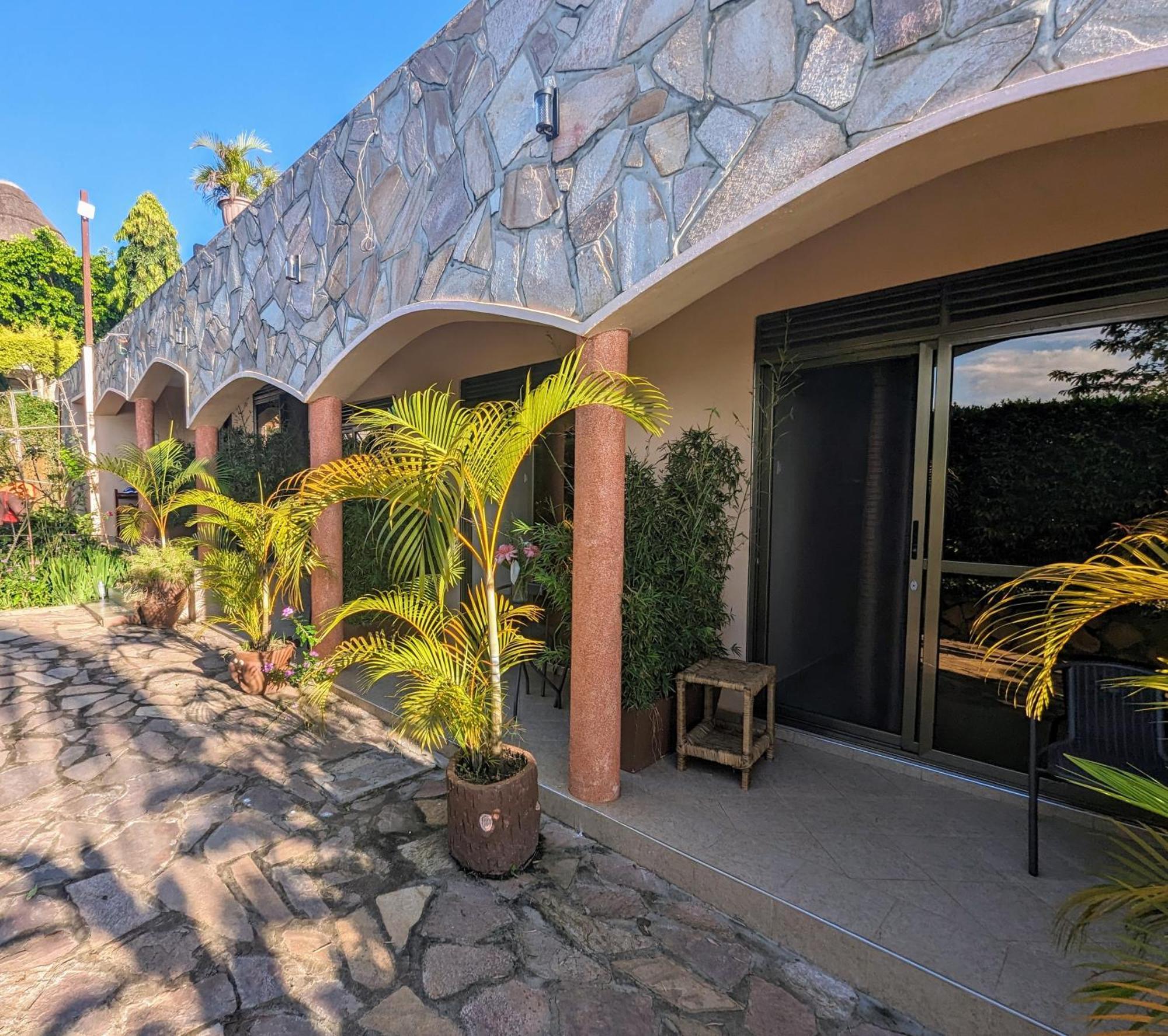 Oslo Gardens Bed & Breakfast Entebbe Exterior photo